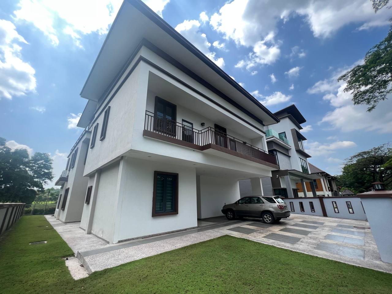 FACING LAKE 3 STOREY BUNGALOW HOUSE MONTEREZ For Sale At Selangor Shah Alam