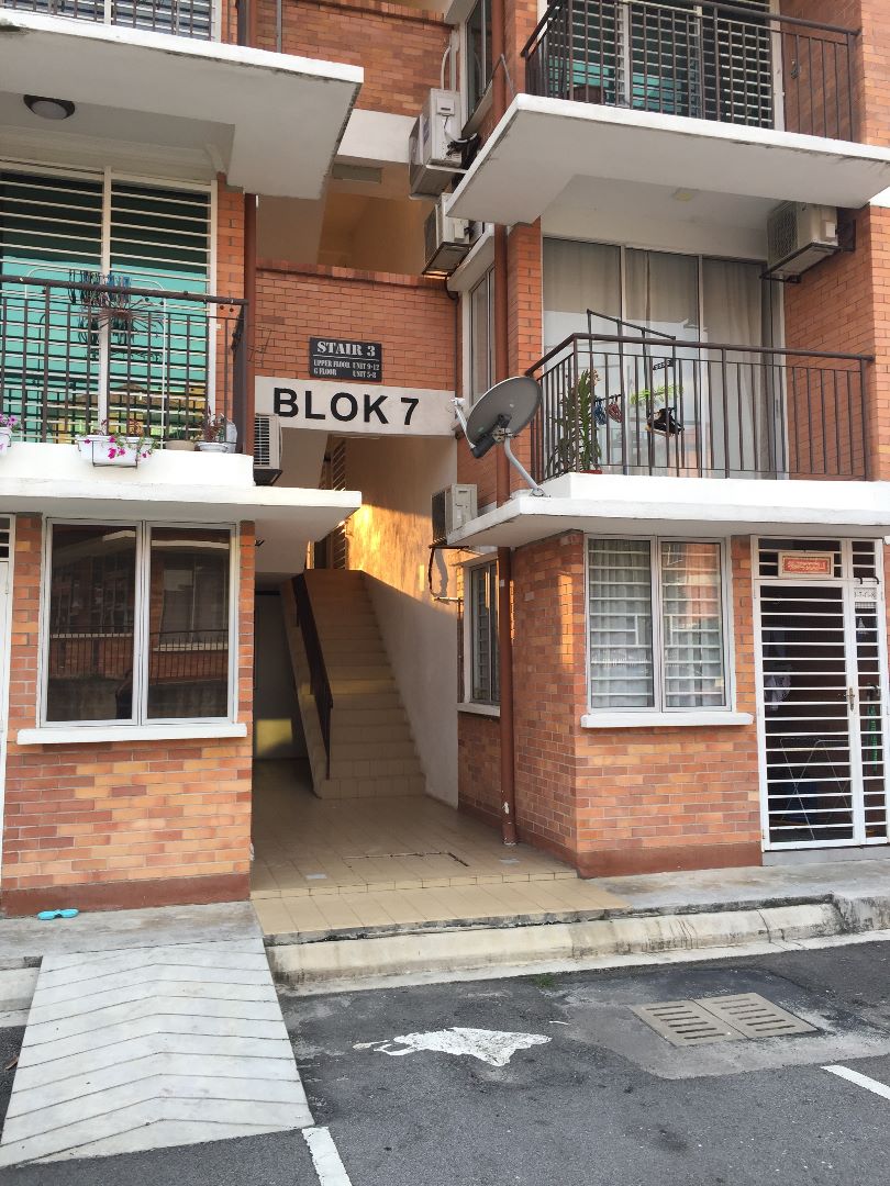 Reno Cantik Apartment Alam Budiman U10 Shah Alam - photo 3