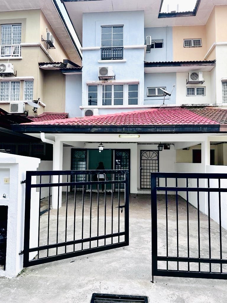 FREEHOLD 2half Storey Terrace Cheras, 150m to MRT
