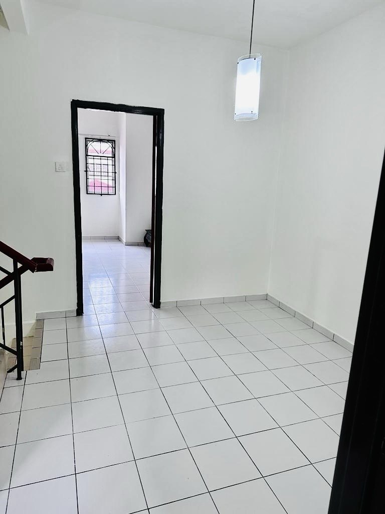 FREEHOLD 2half Storey Terrace Cheras, 150m to MRT - photo 11