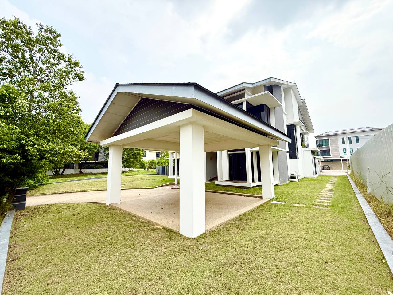 2sty Bungalow Perdana Lakeview East Cyberjaya Pool - photo 2
