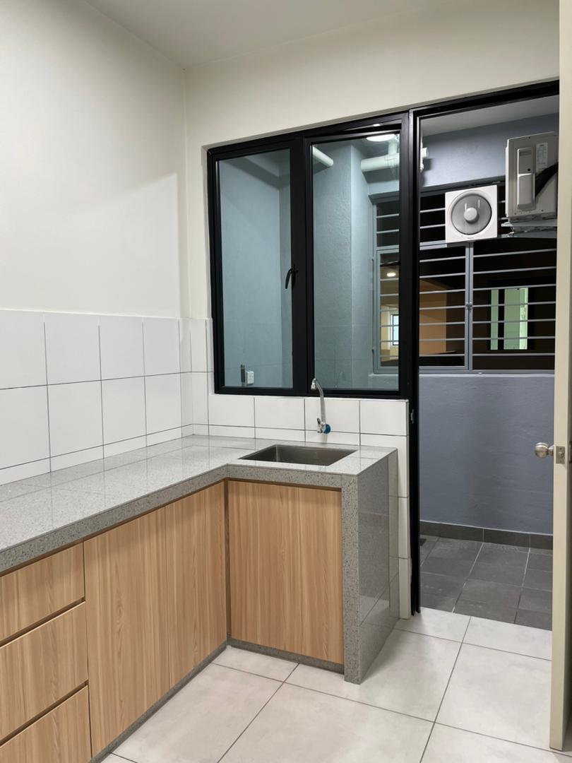 Majestic Maxim RENT 819sf - photo 3