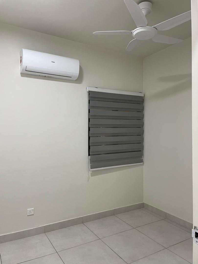 Majestic Maxim RENT 819sf - photo 4