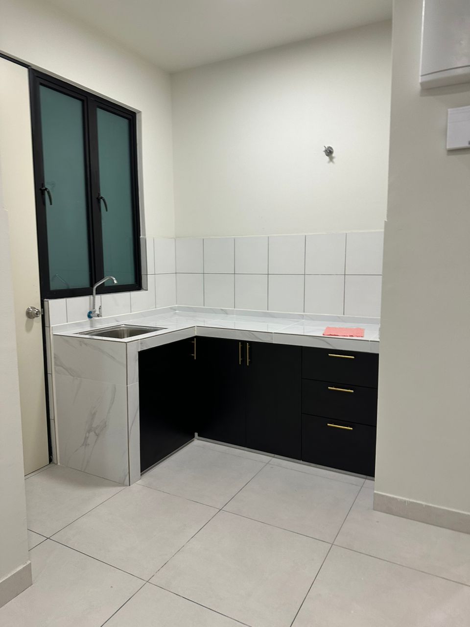 Majestic Maxim RENT 650sf - photo 4
