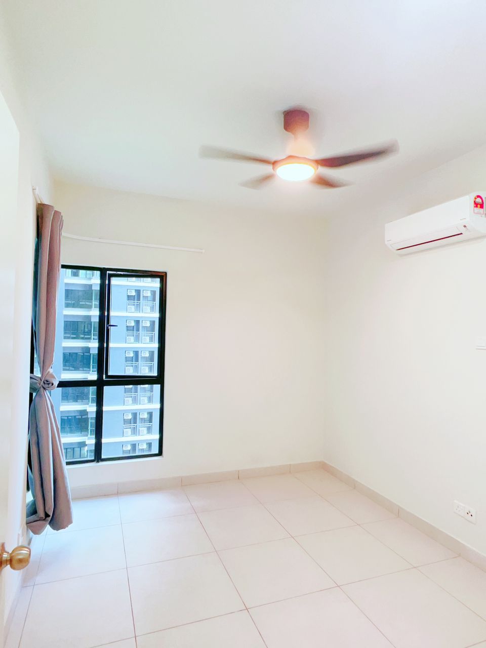 Majestic Maxim RENT 650sf - photo 2
