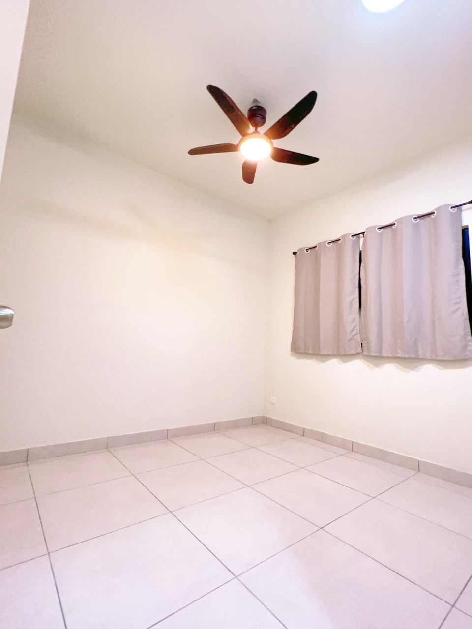 Majestic Maxim RENT 650sf - photo 4