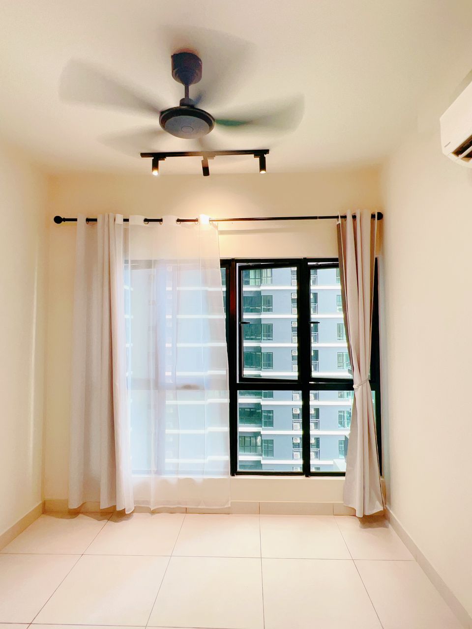 Majestic Maxim RENT 650sf - photo 7