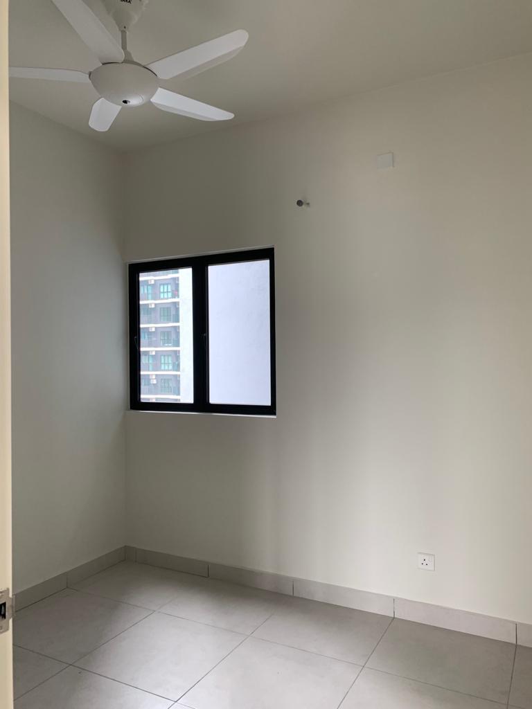 Majestic Maxim RENT 819sf - photo 2