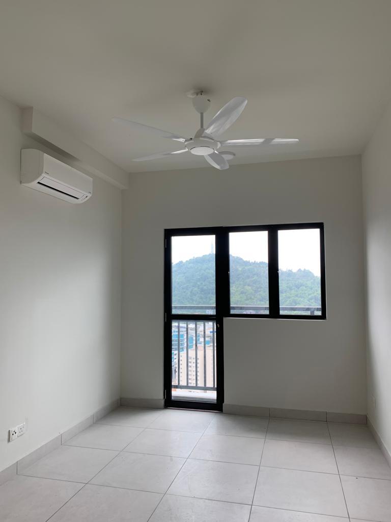 Majestic Maxim RENT 819sf - photo 4