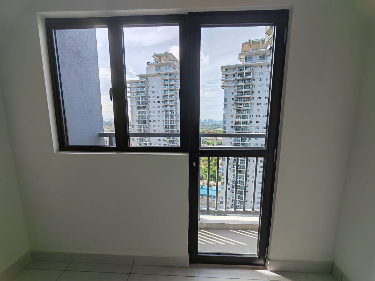 Majestic Maxim Sales 819sf - photo 3