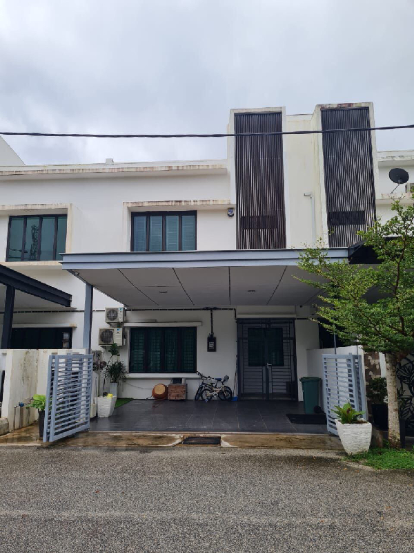 UNTUK DIJUAL DOUBLE STOREY IM 14,MAHKOTA TRIAGLE 