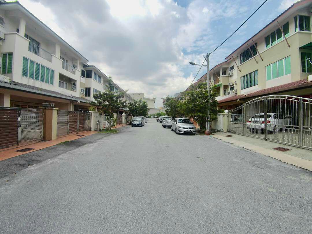 3 Storey Terrace House, Taman Samudra, Batu Caves - photo 2