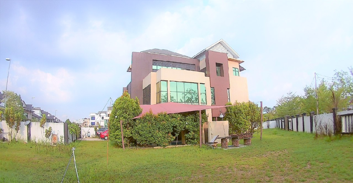 Kristal Court, Seksyen 7, Shah Alam, 12816sqft, Swimming Pool