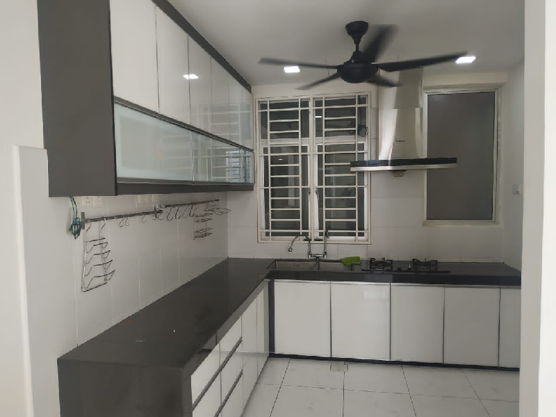 BSP Skypark Condominium, Bandar Saujana Putra, 2 Parking, New Paint - photo 4