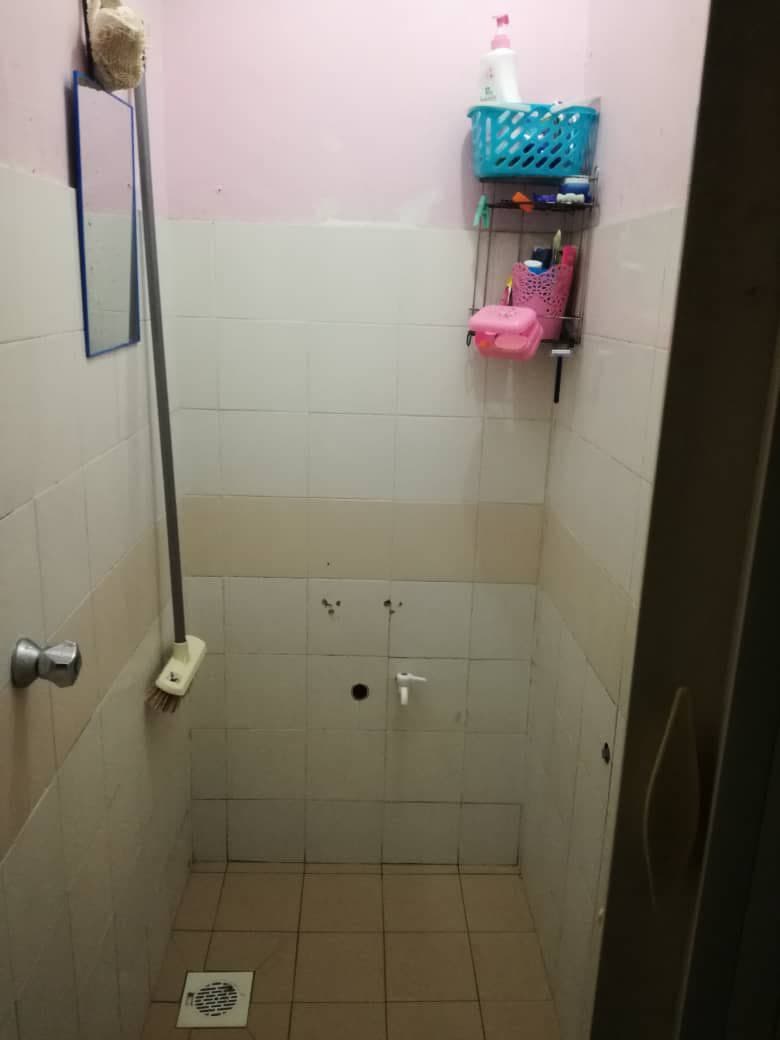 LOW COST Pangsapuri Cemara, Cheras flexy book LRT - photo 4