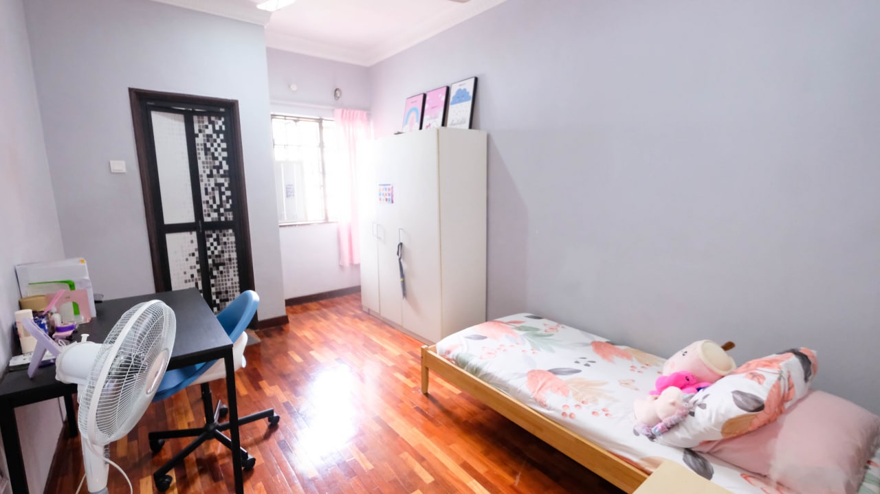 FACING OPEN Jalan Nova Subang Bestari good conditi - photo 13