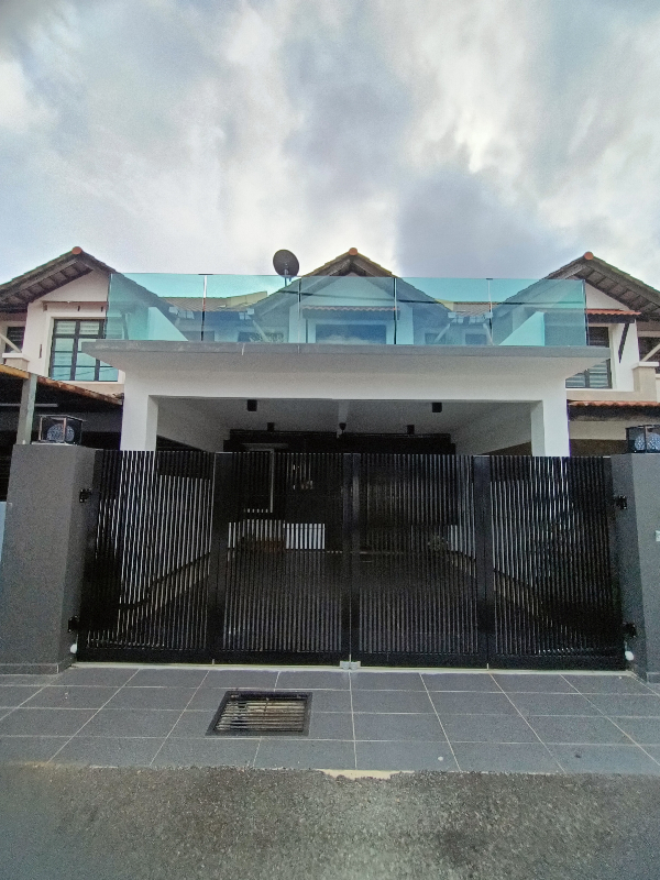 TERES DUA TINGKAT FULLY FURNISHED UNTUK DIJUAL