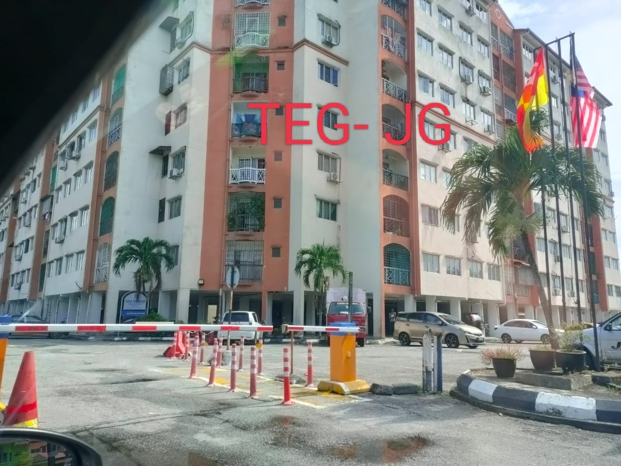 Impian Sentosa Apartment With Lift Good Condition - photo 1