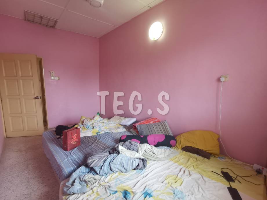 2sty Tmn Klang Utama Renovated Fully Built - photo 4