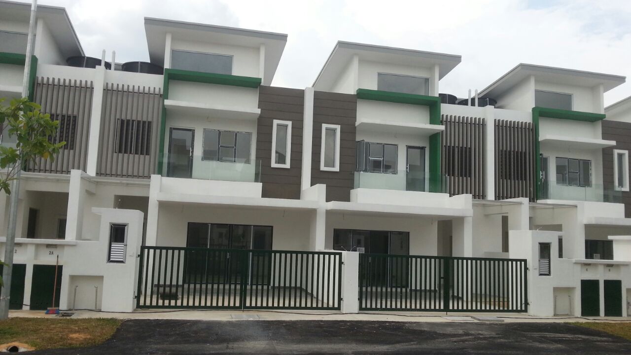 Clover Homes Superlink Double Storey at jln Broga - photo 1