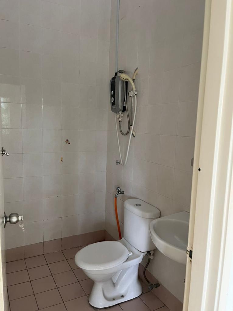 2sty house 4br3b Kota Kemuning - photo 2