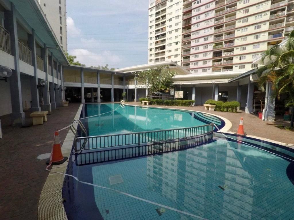 CORNER LOT FULLY FURNISH Condo Vista Amani