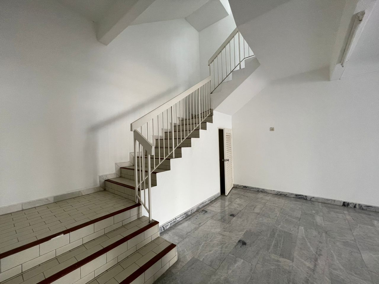 Greenlane 2 Storey Semi-D Concrete - photo 3