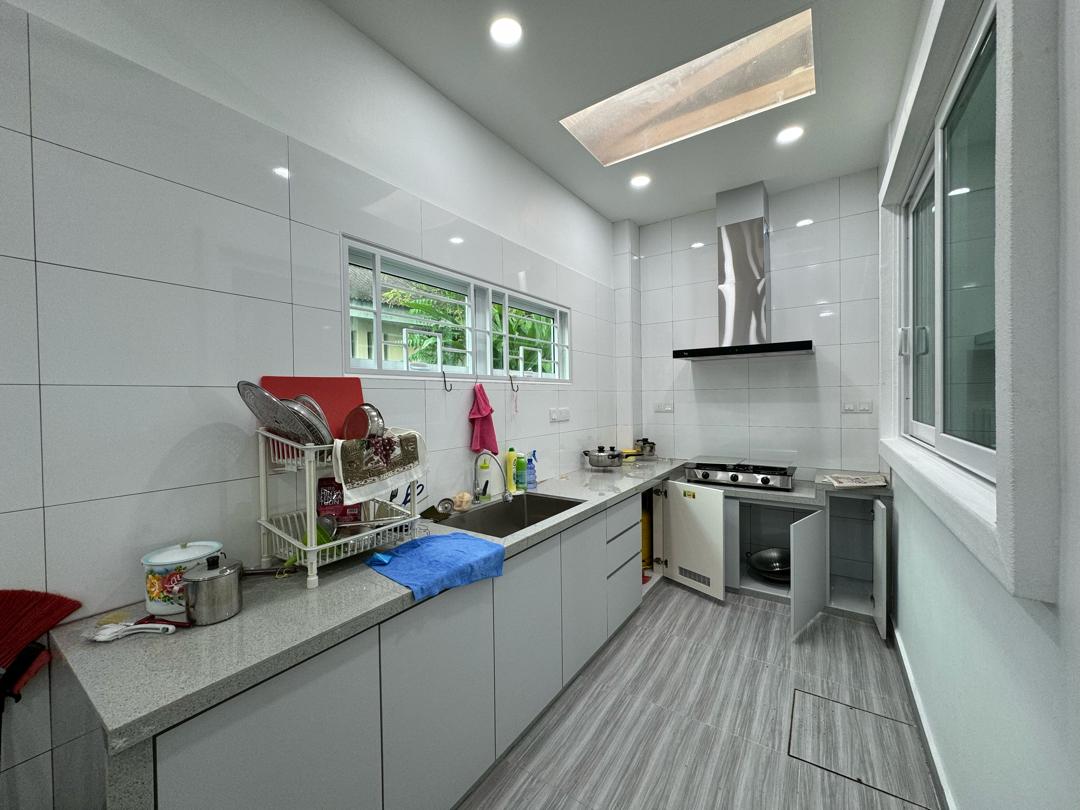Greenlane 2 Storey Semi-D Renovated Concrete - photo 5