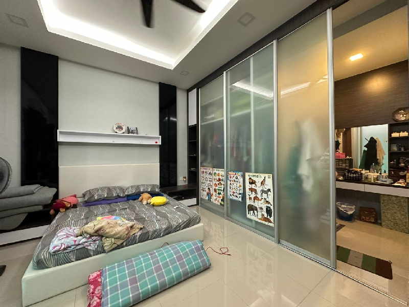 CORNER LOT SEMI-D UNTUK DIJUAL DI MEDAN KLEBANG MEWAH, CHEMOR  - photo 11