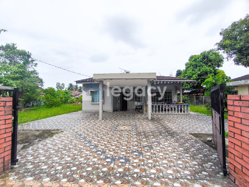 Banglo Luas di Kampung Serdang, Sitiawan Untuk Dijual!..