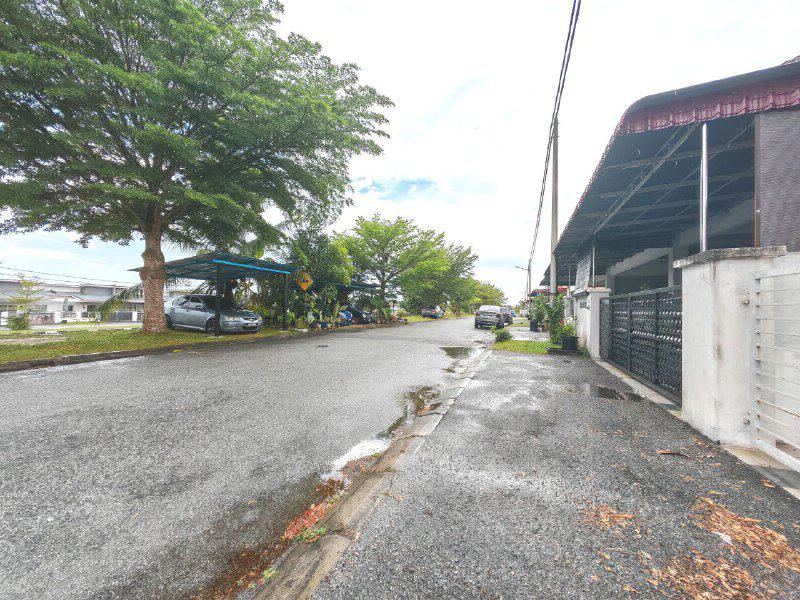 Rumah Teres Setingkat Untuk Dijual Di Taman Lakeville, Seri Iskandar - photo 3