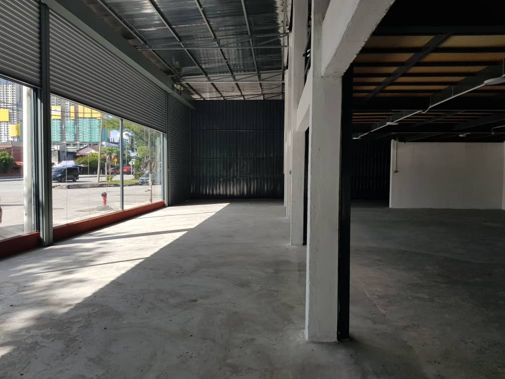 Bandar Tun Razak Factory with Auto roller shutter