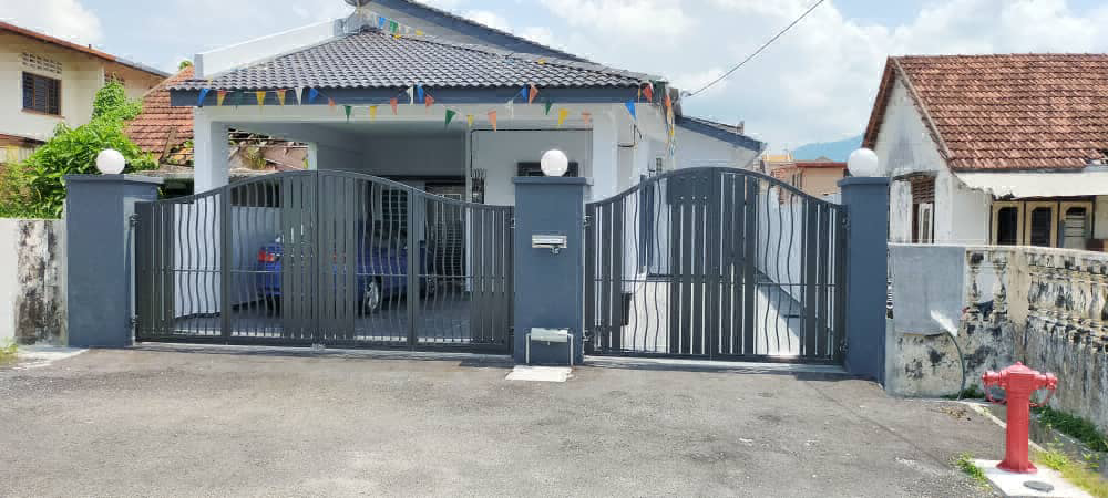 HAPPY GARDEN SEMI-D SINGLE STOREY FOR SALE - photo 1