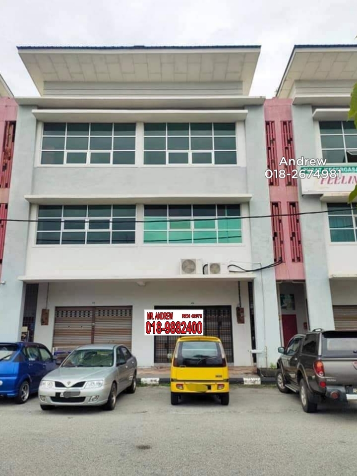 MENGLEMBU LAHAT SHOPLOT FOR RENT