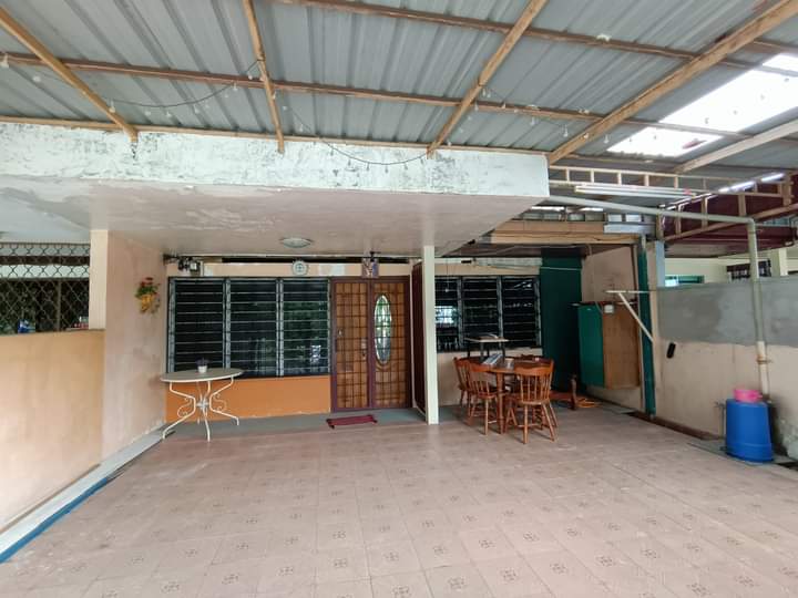 FIRST GARDEN SINGLE STOREY HOUSE FOR SALE