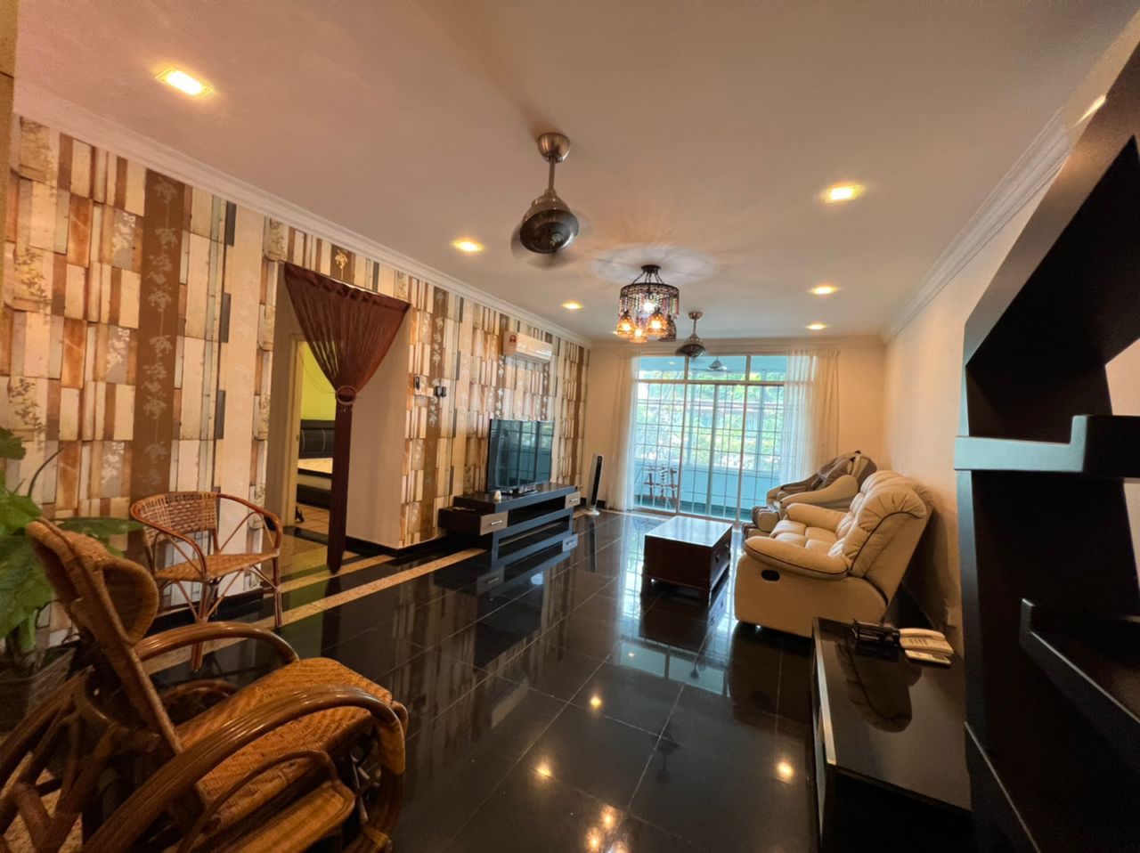 DAMAIPURI BLK D-GF FULLY FURNISHED  FOR RENT - photo 3
