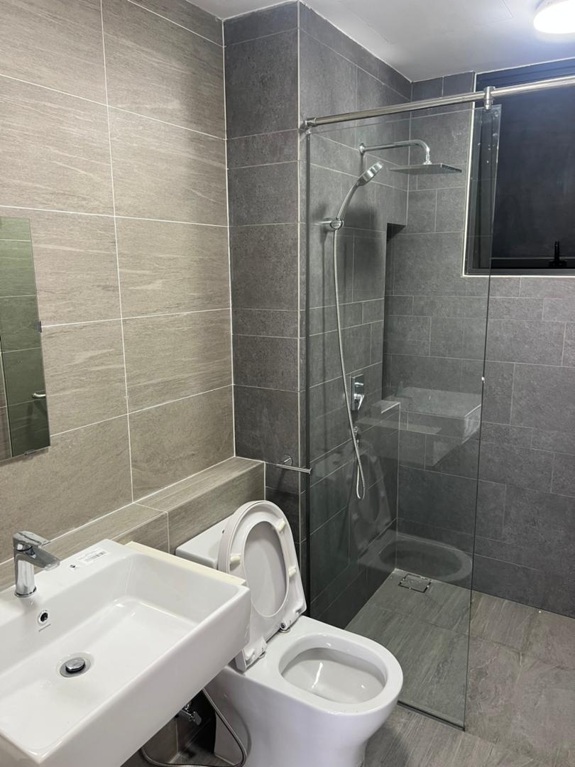 Below Market 3 Bedroom near Lrt in Kelana Jaya - photo 2