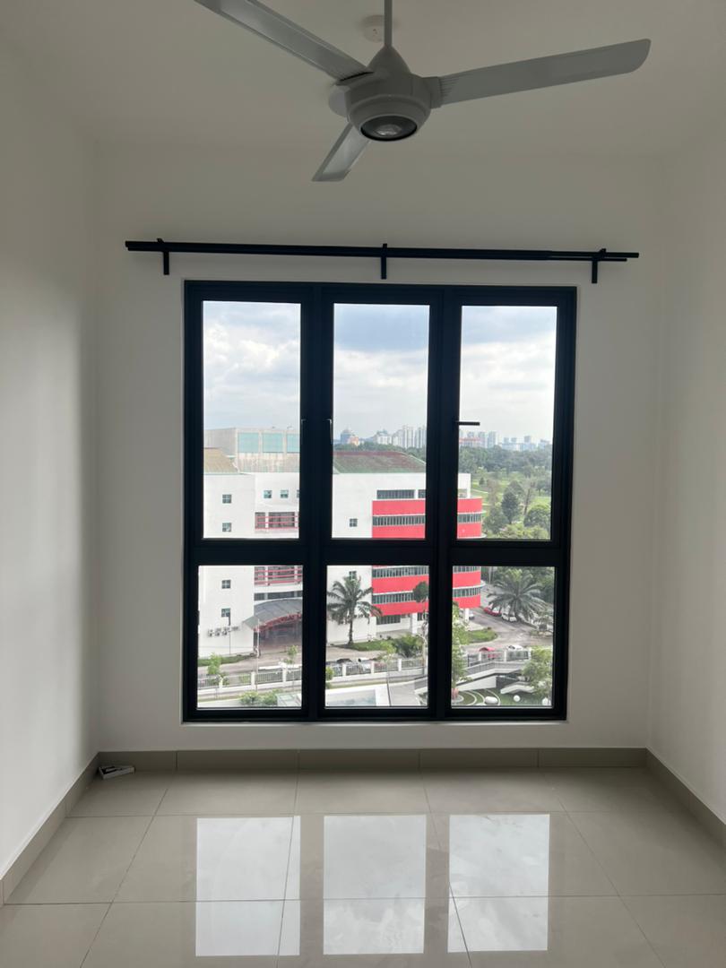 Below Market 3 Bedroom near Lrt in Kelana Jaya - photo 5