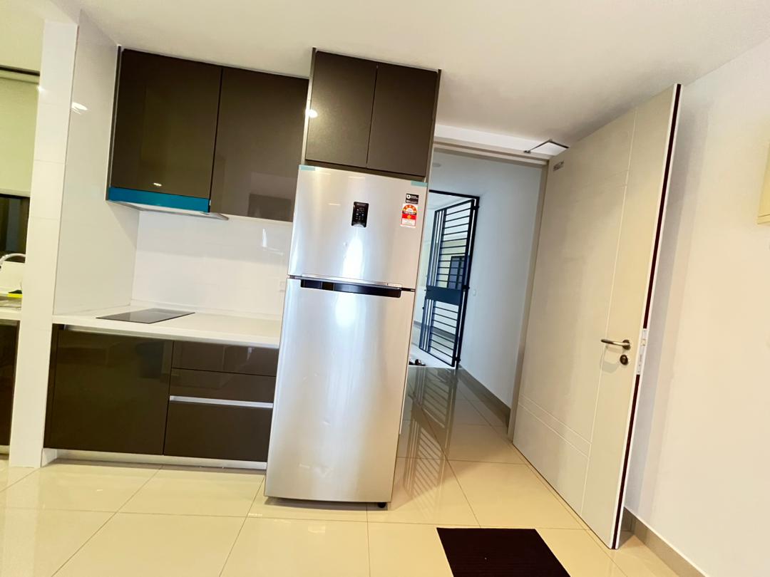 Below Market 3 Bedroom Near Lrt in Kelana Jaya - photo 12