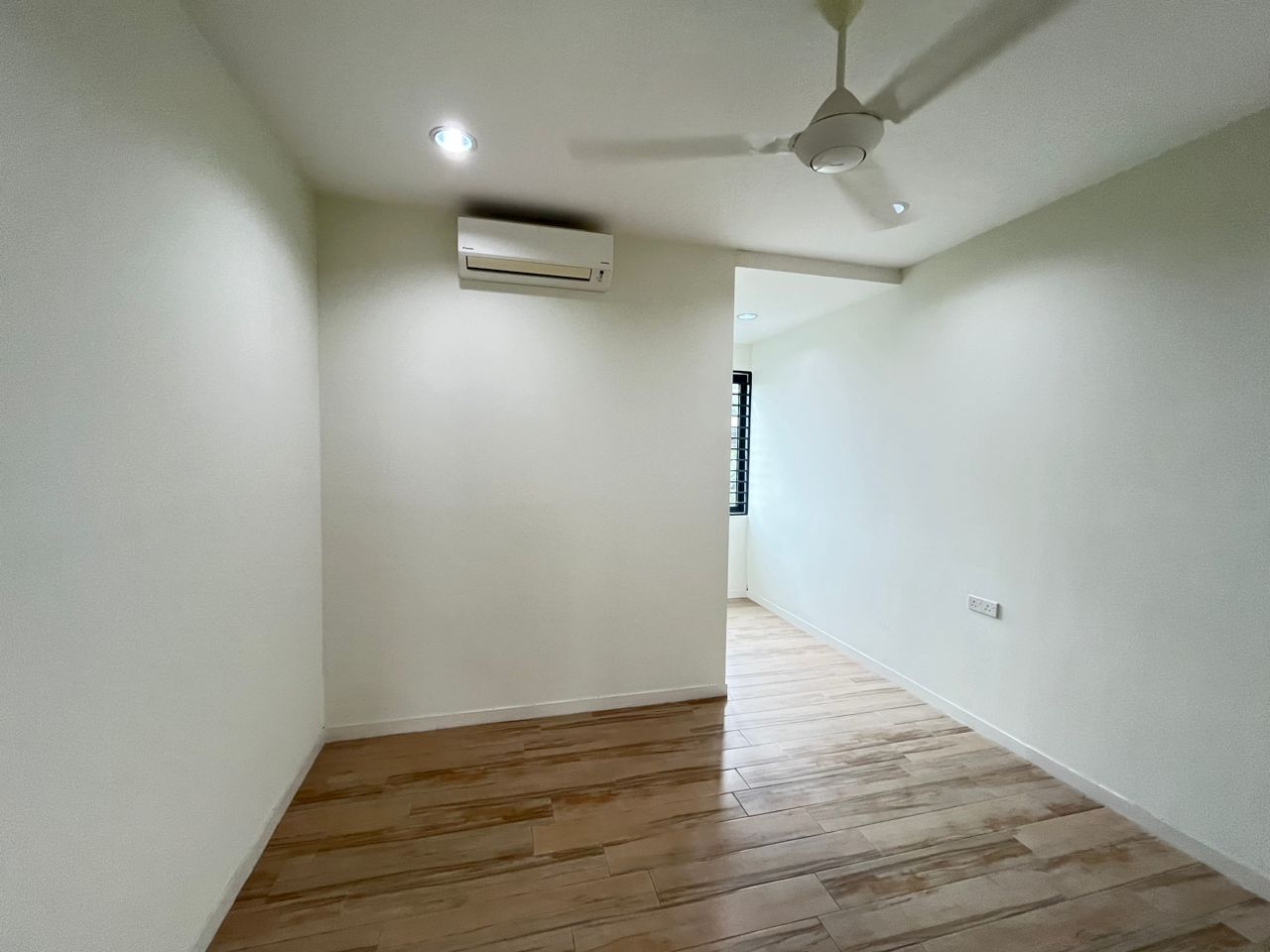Below Market 3 Storey House in Semenyih Segar AD - photo 5
