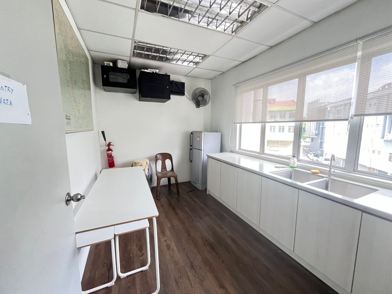 4 Storey Shop Include Basement High Return AD - photo 5