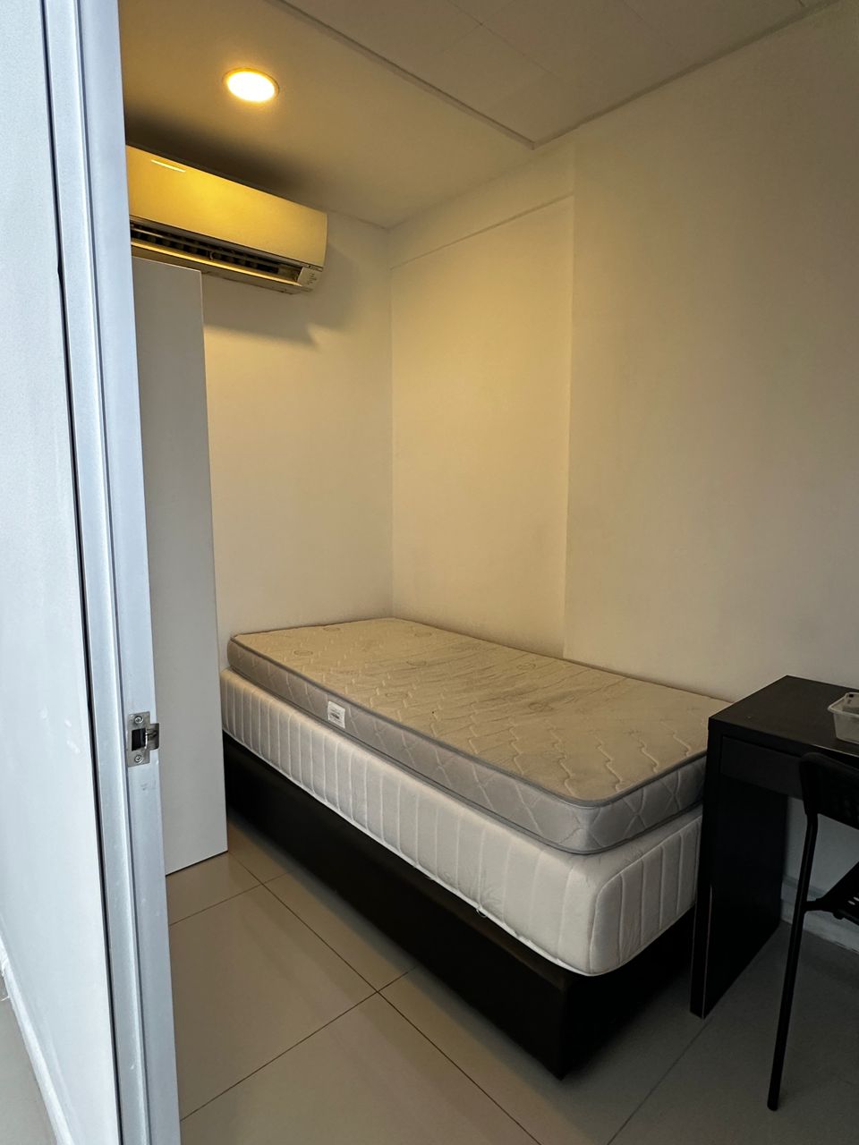 Female Unit 5 Rooms in D Latour Near Taylors by AD - photo 9