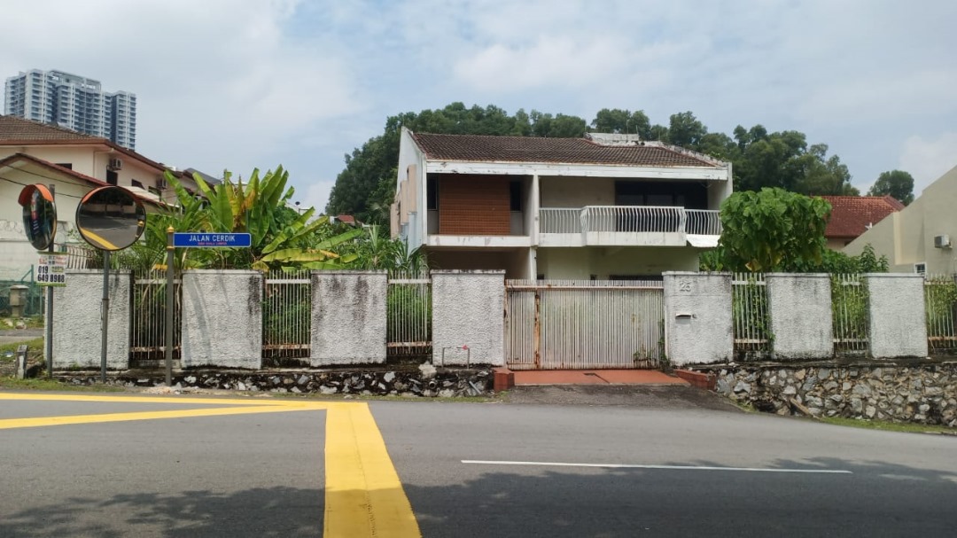 Behind Connaught Night Market Partly Furnished - photo 6