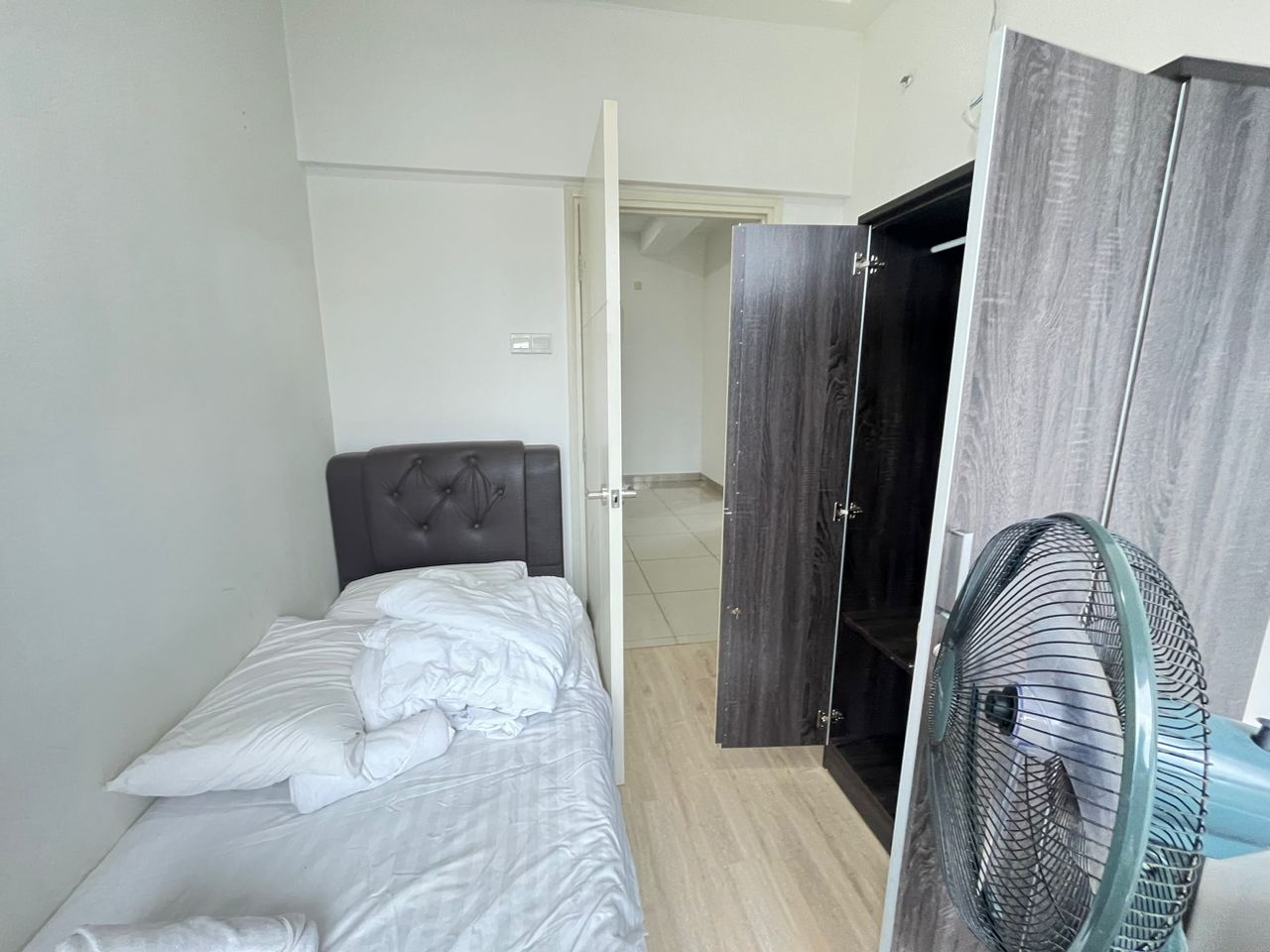 Rare Unit With Private Lift High Floor Available - photo 8