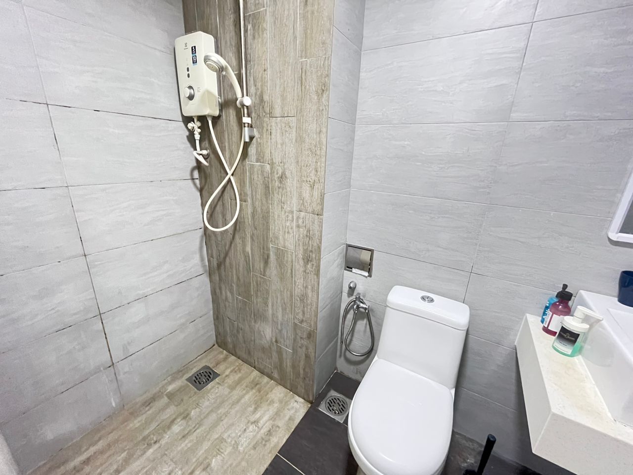 Rare Unit With Private Lift High Floor Available - photo 5