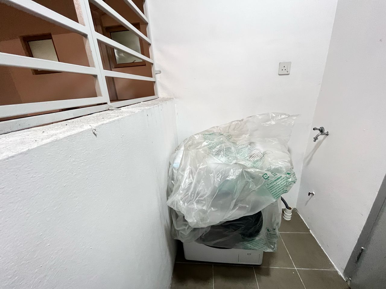 Block A Fully Furnished 3 Bedroom Rare Unit AD - photo 3