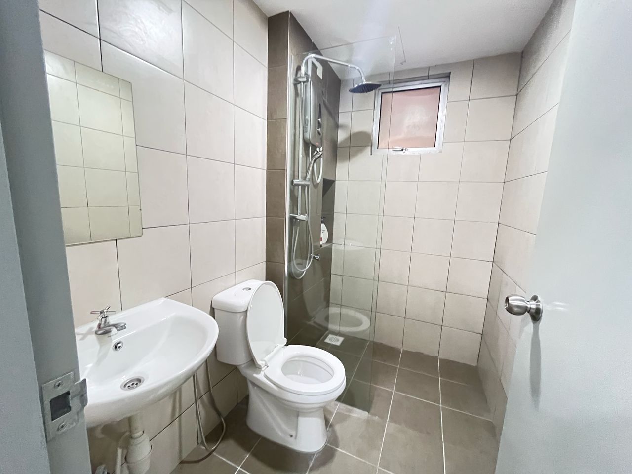Block A Fully Furnished 3 Bedroom Rare Unit AD - photo 5