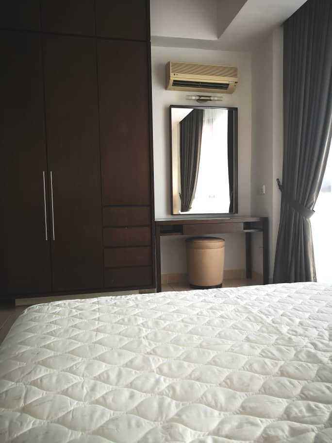 Newly Refurbished 2 bedroom Amcorp Serviced Suite - photo 4