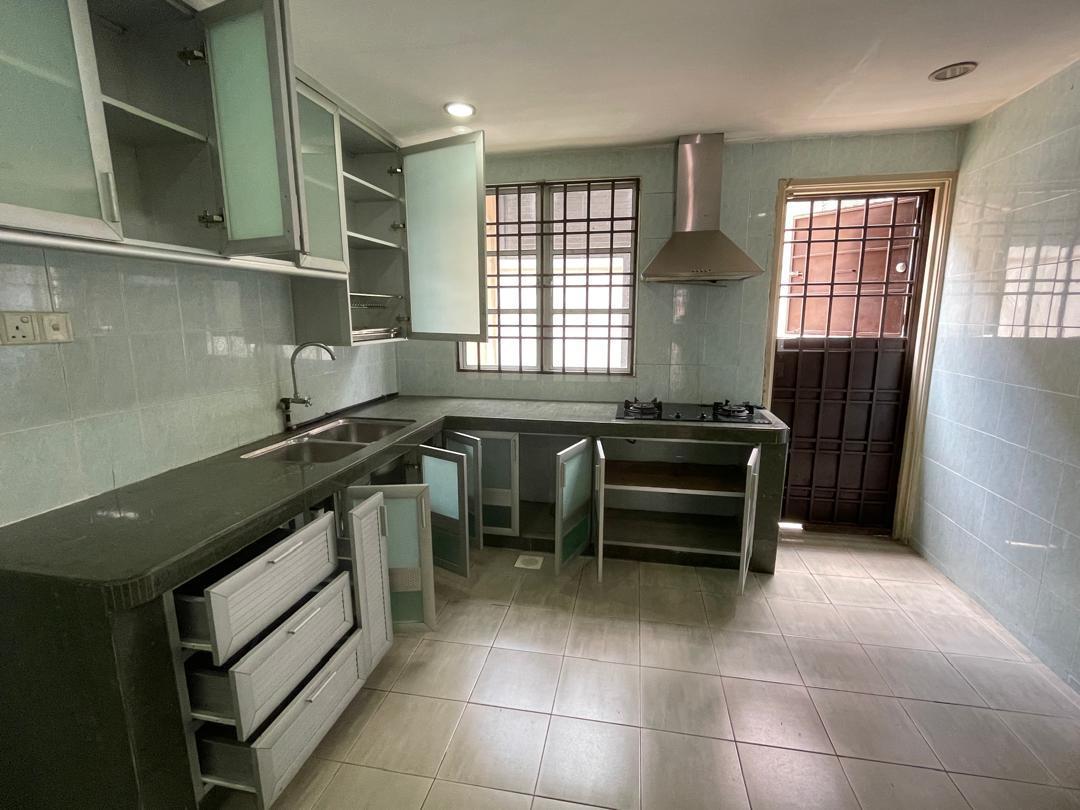 Gate n Guarded Partly Furnished 4 Bedroom Rare AD - photo 2