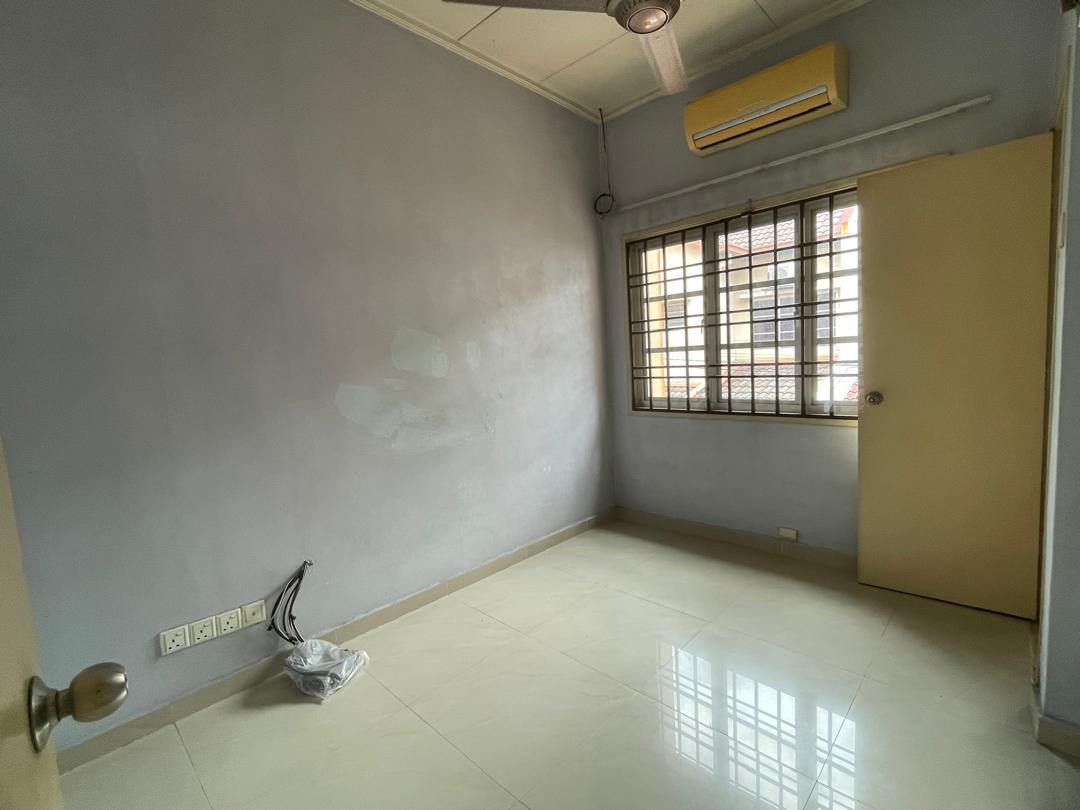 Gate n Guarded Partly Furnished 4 Bedroom Rare AD - photo 3